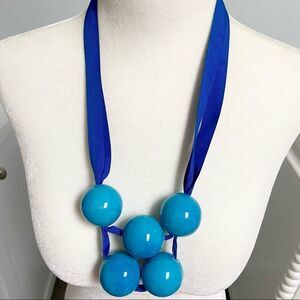 🍭6/$30 Vibrant chunky beaded bauble blue ribbon statement necklace